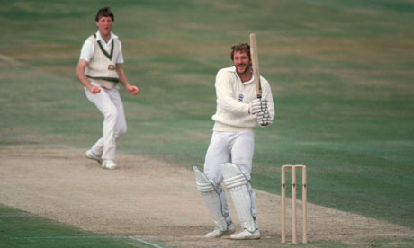 Ian-Botham-hooks-Geoff-La-005